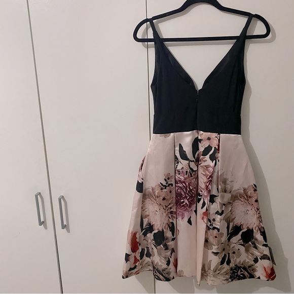 Floral dress - Picture 2 of 6